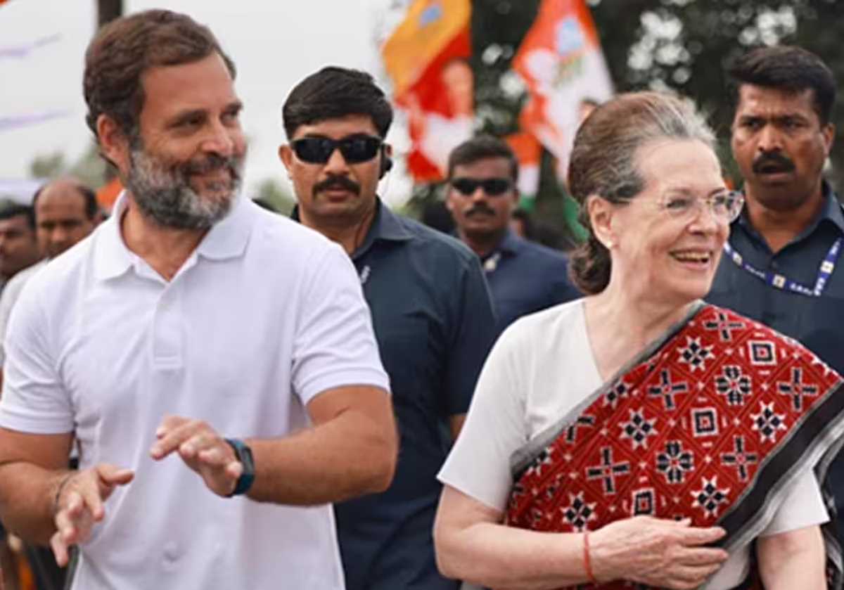 नए साल पर राहुल गांधी ने मां सोनिया के साथ दिया मोहब्बत का पैगाम नए साल पर राहुल गांधी ने मां सोनिया के साथ दिया मोहब्बत का पैगाम